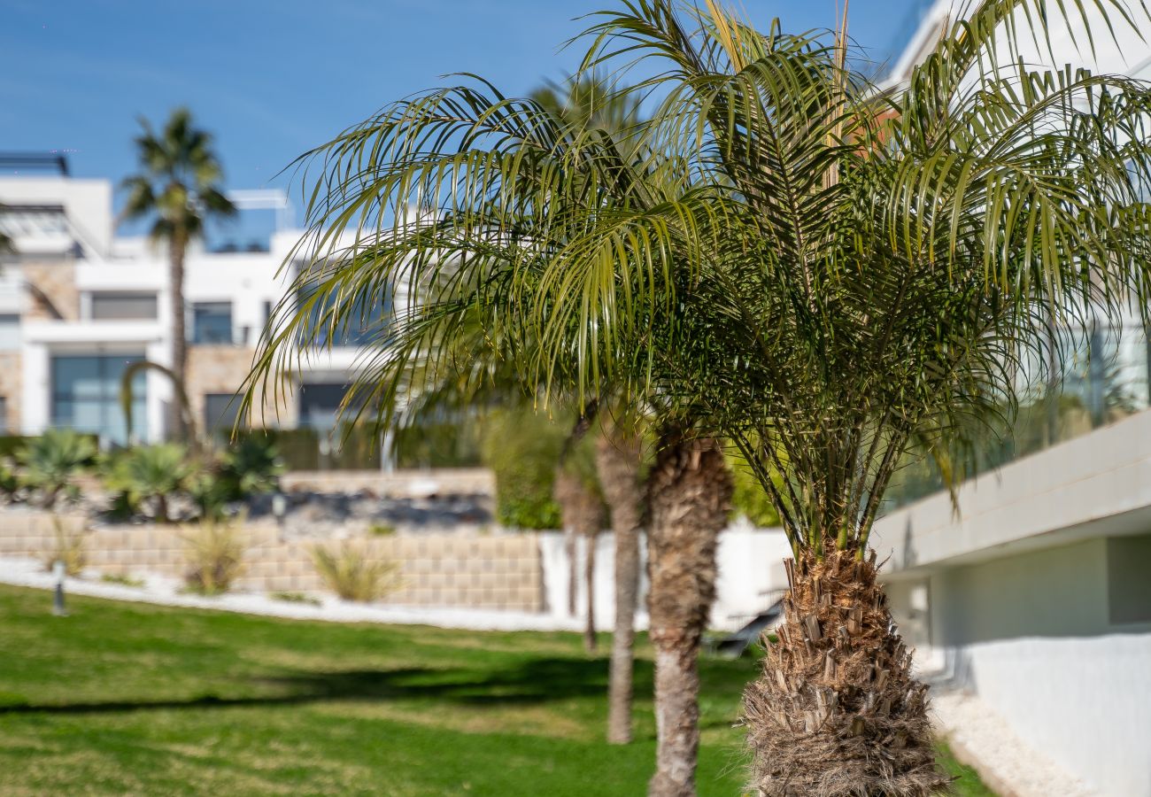 Apartamento en Torrevieja - Ceñuela - Lush Haven by United Renters