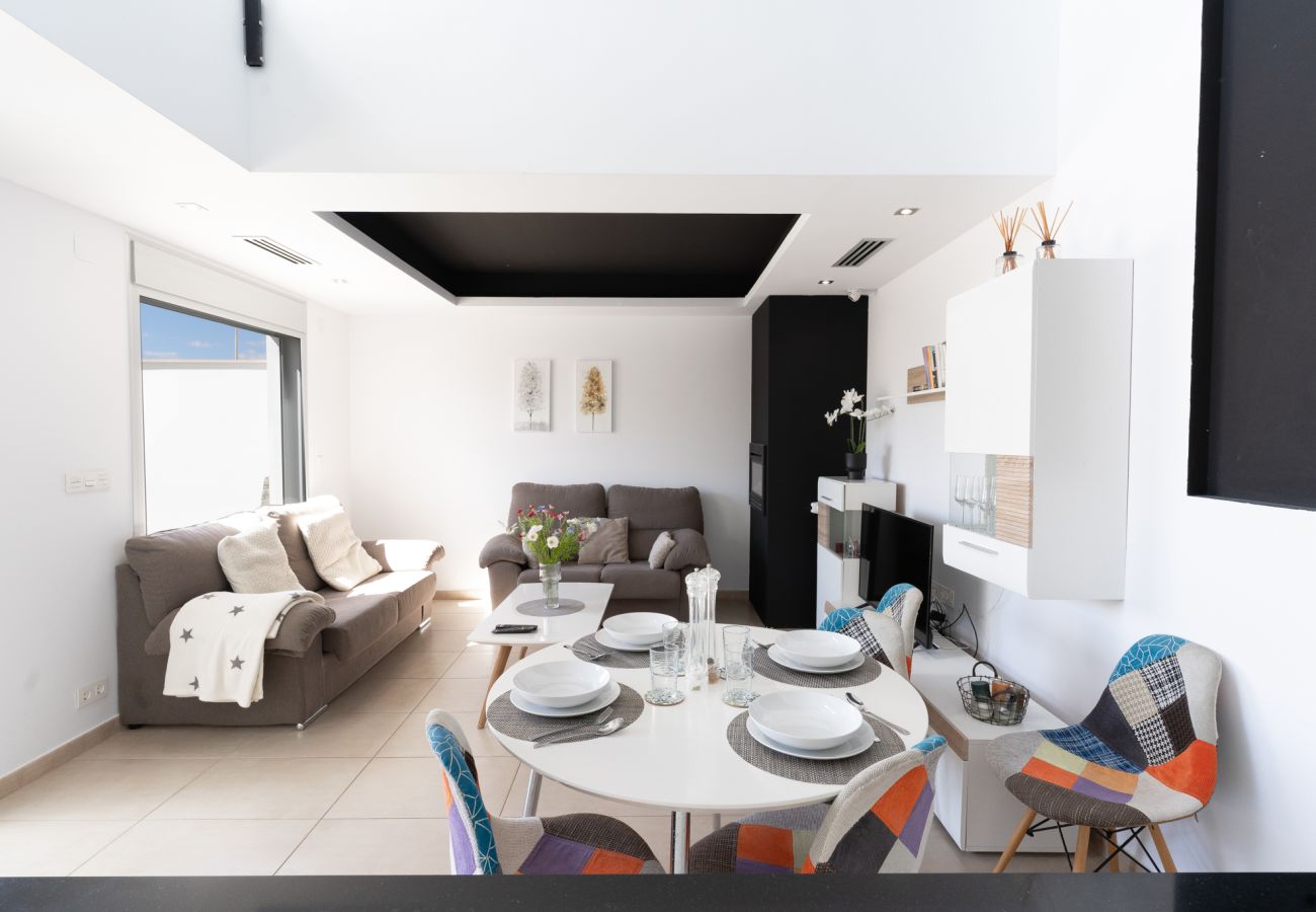 Casa adosada en Torrevieja - Gandhi White Villa by Perfectly Rentals