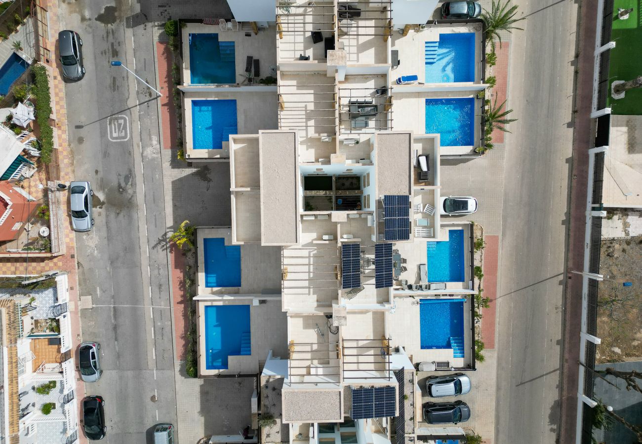 Casa adosada en Torrevieja - Gandhi White Villa by Perfectly Rentals