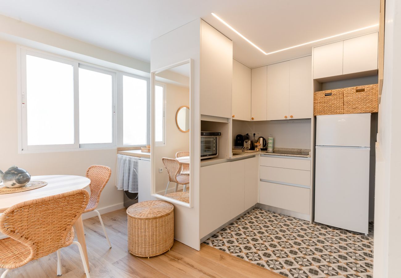 Apartamento en Alicante - Barrio Gem: Stylish 2-Bedroom Oasis in Alicante