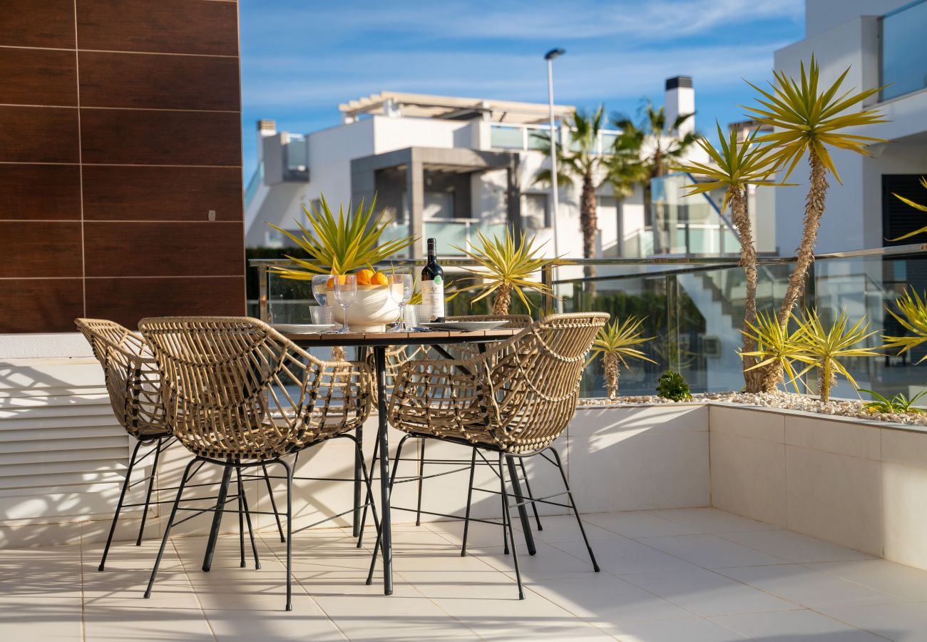 Apartment in Torrevieja - Ceñuela - Lush Haven by United Renters