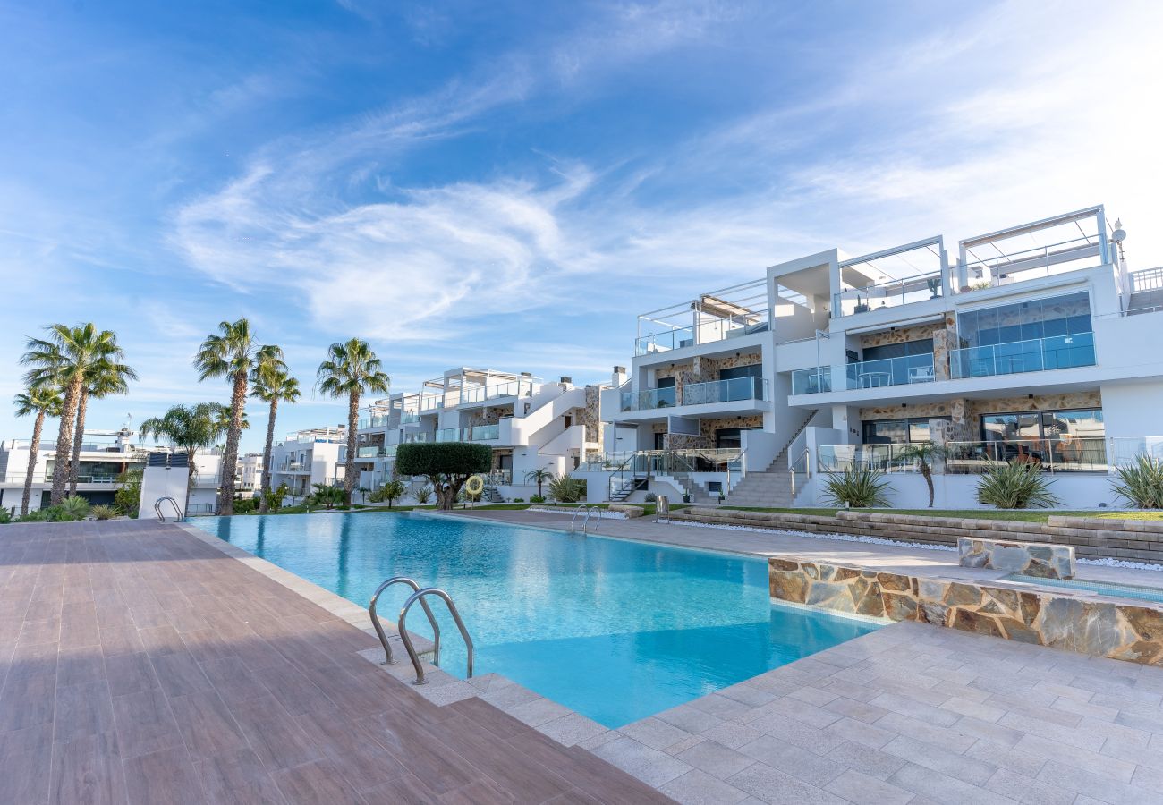 Apartment in Torrevieja - Ceñuela - Lush Haven by United Renters