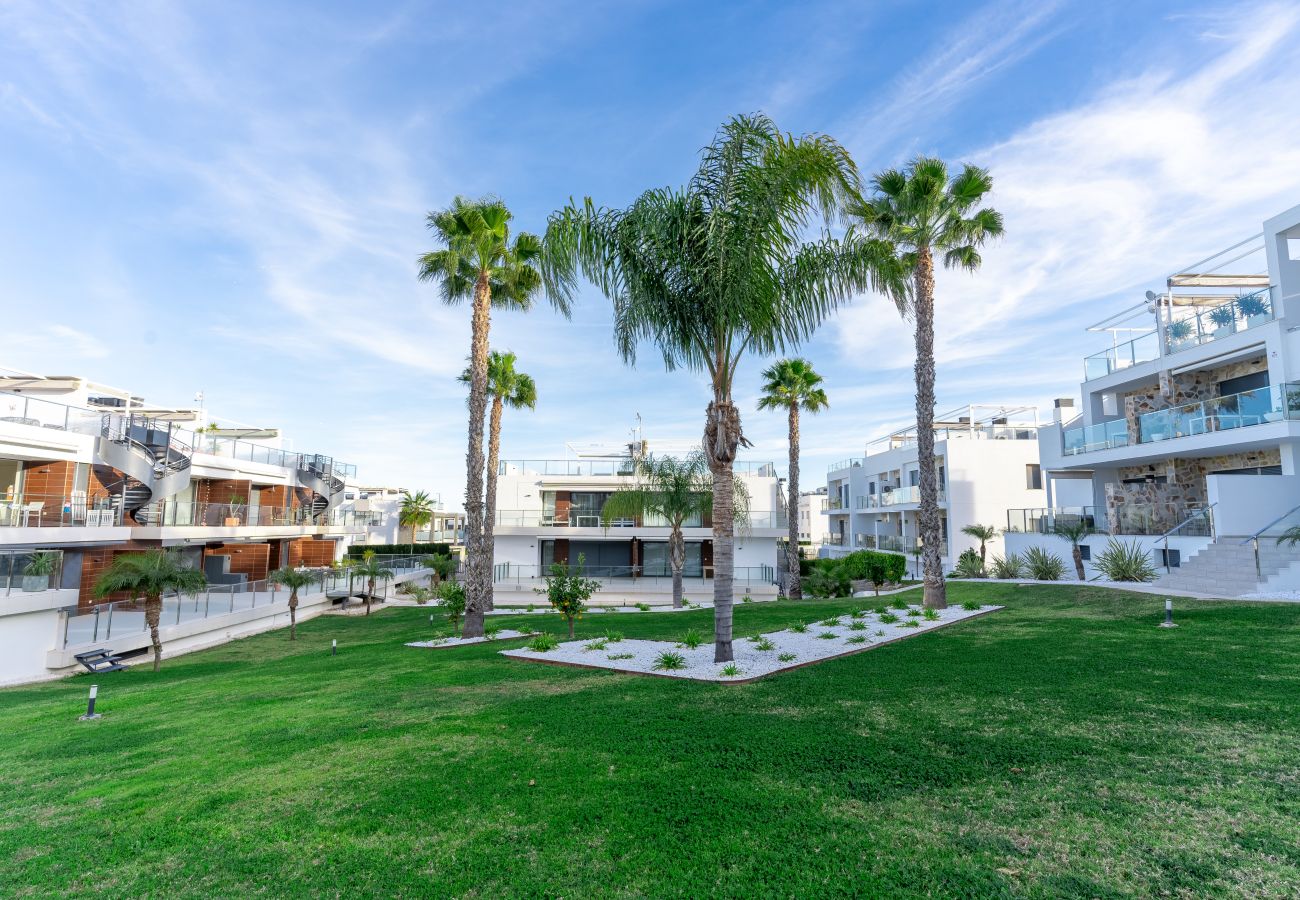 Apartment in Torrevieja - Ceñuela - Lush Haven by United Renters