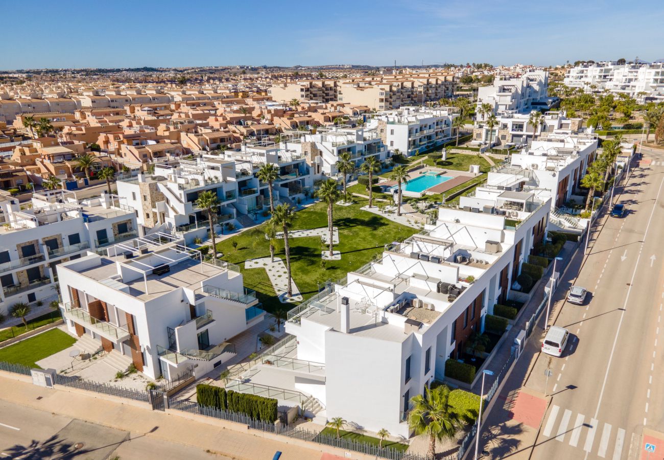 Apartment in Torrevieja - Ceñuela - Lush Haven by United Renters