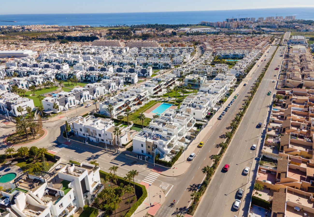 Apartment in Torrevieja - Ceñuela - Lush Haven by United Renters