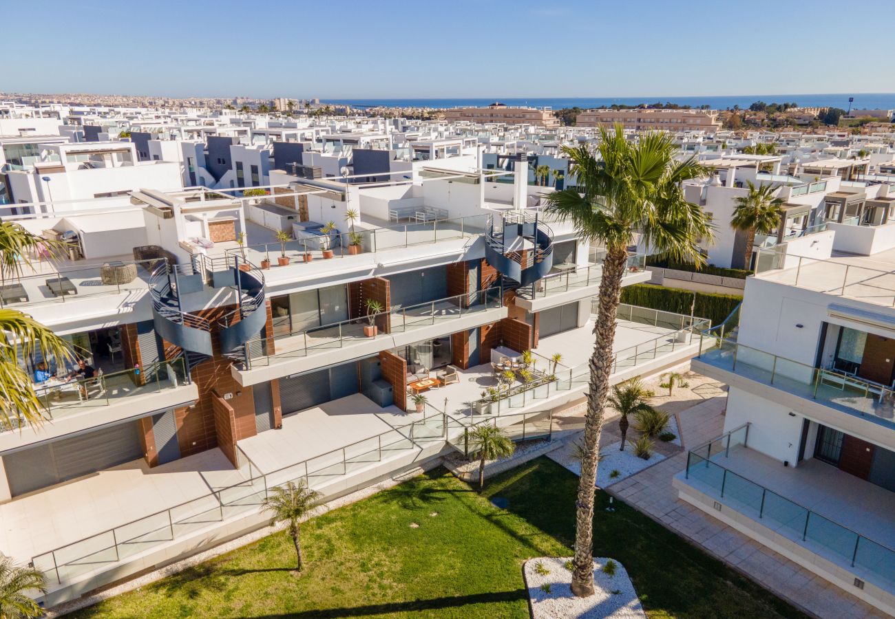 Apartment in Torrevieja - Ceñuela - Lush Haven by United Renters