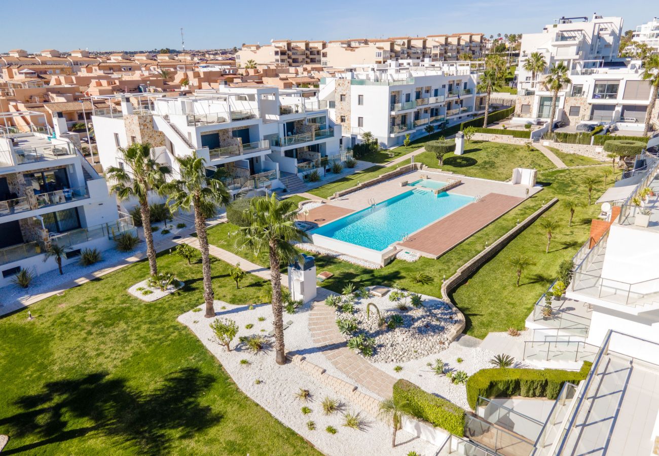 Apartment in Torrevieja - Ceñuela - Lush Haven by United Renters